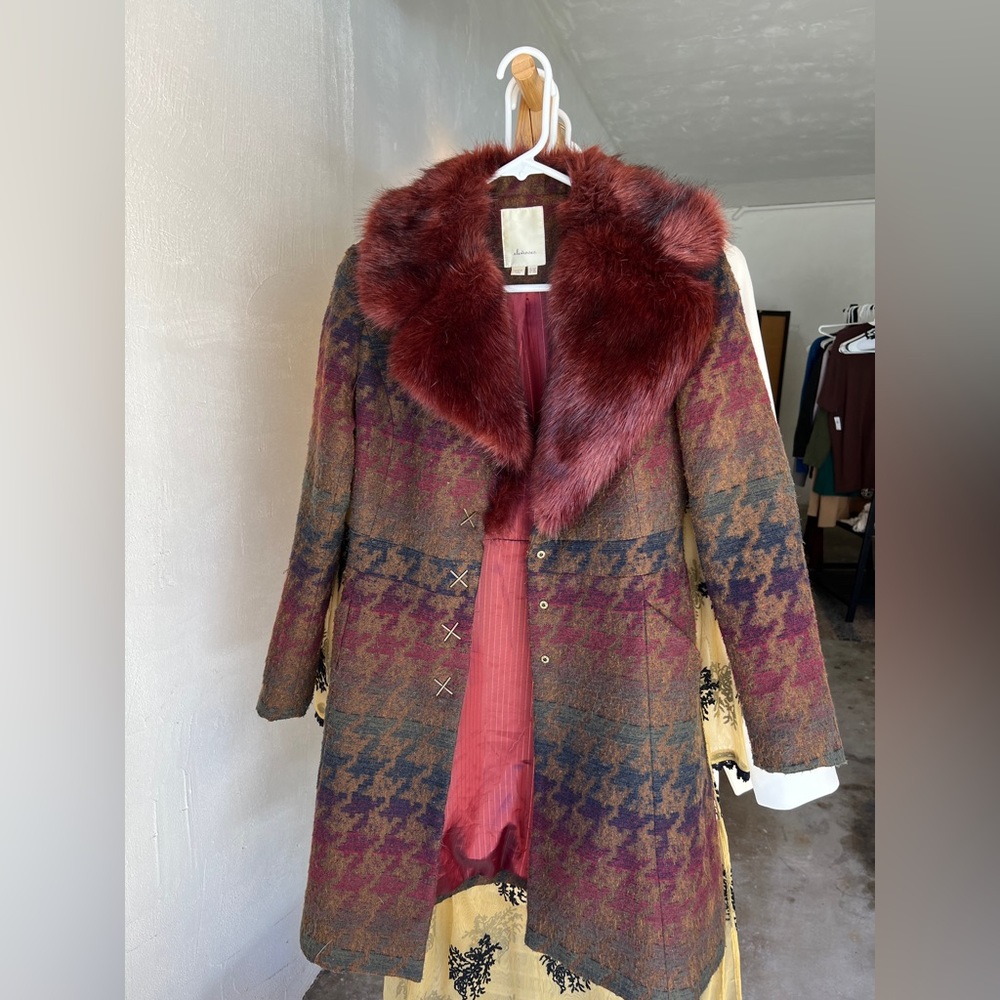 Free People. Gorgeous fur collar coat. 00P size. Like new.